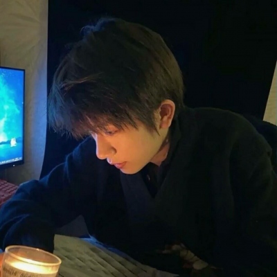 优质男头真人干净微丧高清图片