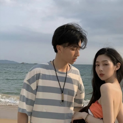 高清真人一对两张个性微信情侣头像图片