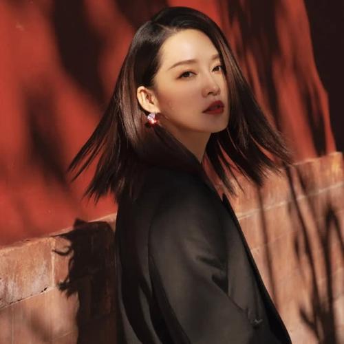 成熟红唇伤感女人头像图片
