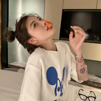 2025微信流行头像图片女