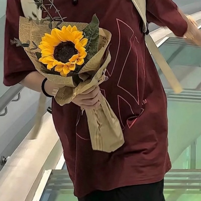 手拿花的头像不露脸女生高清图片