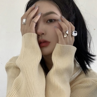 成熟头像干净高级质感女生高清图片
