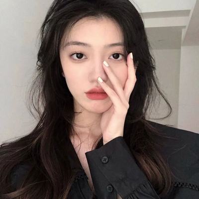 成熟头像干净高级质感女生高清图片