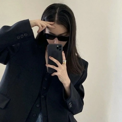 成熟头像干净高级质感女生高清图片