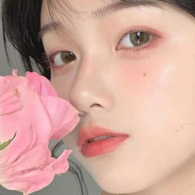 唯美女孩子拿着花的头像图片