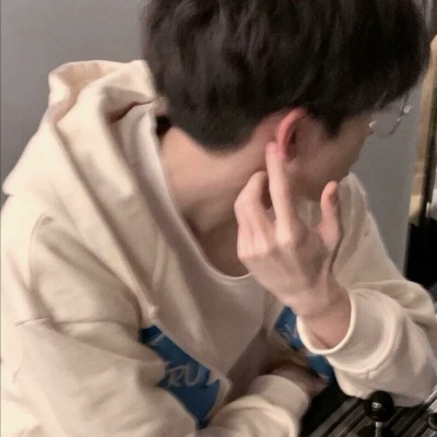 2025最火的头像真人男生高清图片