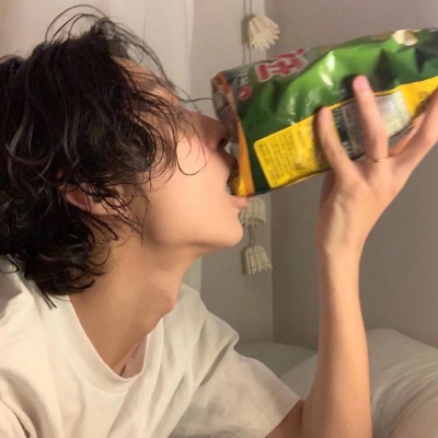 2025最火的头像真人男生高清图片