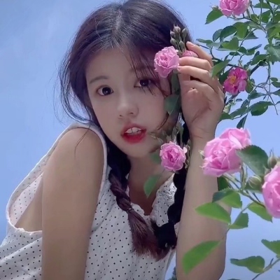 森系女头像唯美高清图片