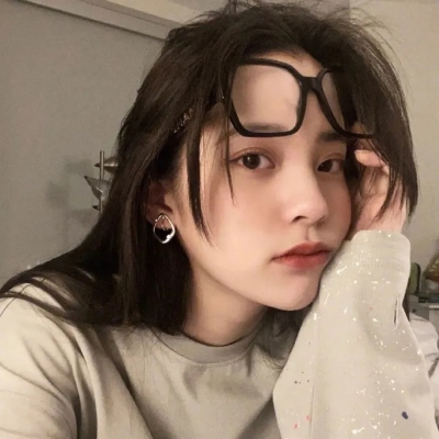 成熟头像干净高级质感女生高清图片
