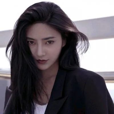 成熟头像干净高级质感女生高清图片