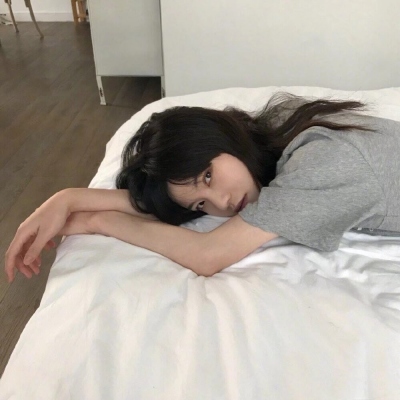 成熟头像干净高级质感女生高清图片
