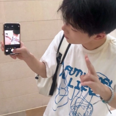 大学生最火的微信头像男