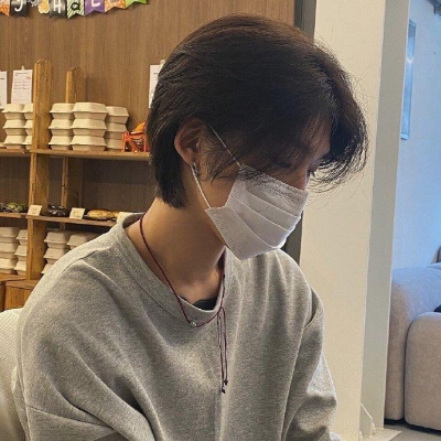 帅气而又冷漠的男生头像图片