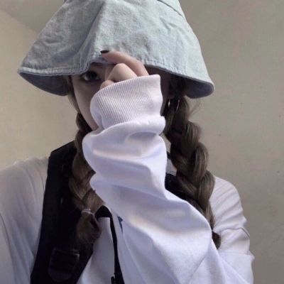 成熟头像干净高级质感女生高清图片