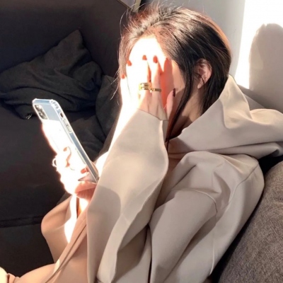 成熟头像干净高级质感女生高清图片