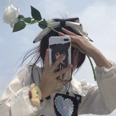 拿着花的女孩头像图片