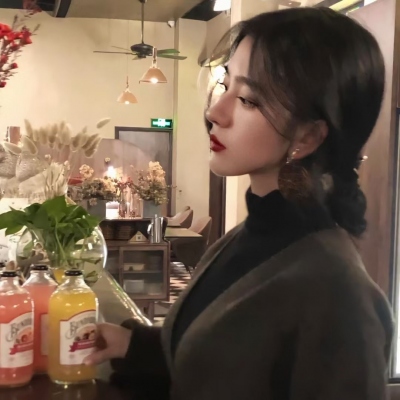 万年不换头像的女生
