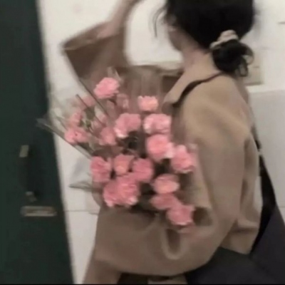 唯美女孩子拿着花的头像图片