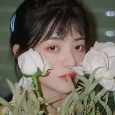 唯美女孩子拿着花的头像图片