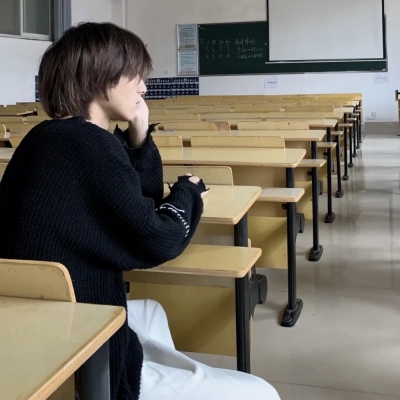 2025潮流男生头像