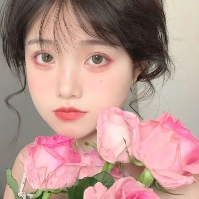 唯美女孩子拿着花的头像图片