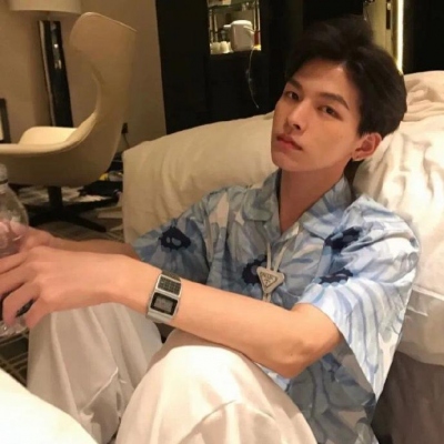 2025帅到爆的男生头像真人图片