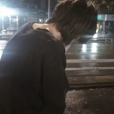 微信真人抑郁系男生头像图片