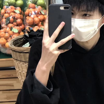 男生头像真人低头