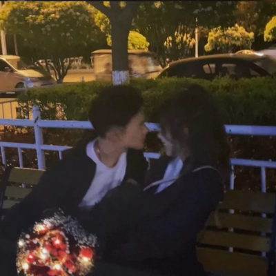 微信好看的情头一对情侣真人图片