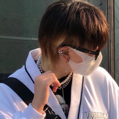 2025最火的男生头像图片