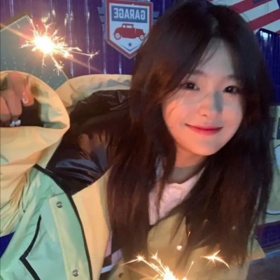 2025最火个性女头图片