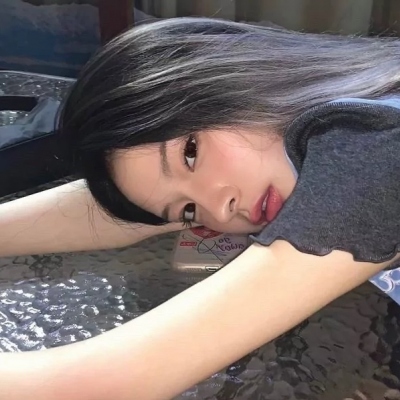 2025真人女生超拽头像图片