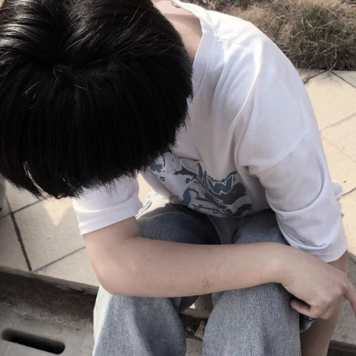 男生头像真人低头