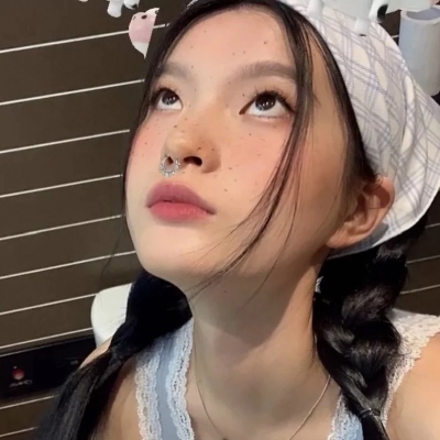2025真人女生超拽头像图片