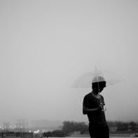 qq男生伤感背影黑白头像图片