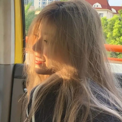 2025最火个性女头图片