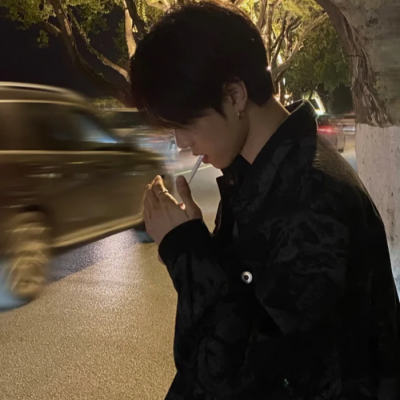 2025年男生最火的头像图片 帅哥