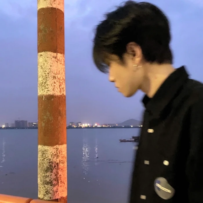 微信超拽侧脸男生帅气头像图片