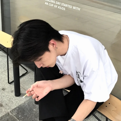 微信超拽侧脸男生帅气头像图片