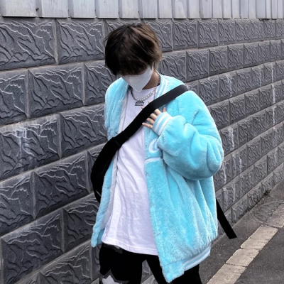男生头像真人低头