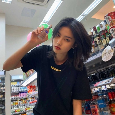 微信霸气的照片女生头像