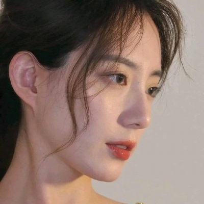 女生头像怼脸拍