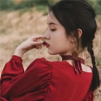 女生头像红色衣服