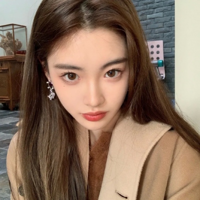 2025抖音很火的女生头像图片