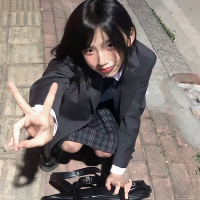 最火女生头像2025
