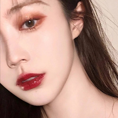 女生头像怼脸拍