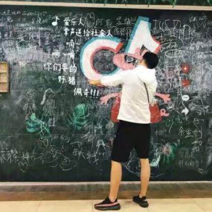 2025最新微信情侣头像背影两张唯美图片