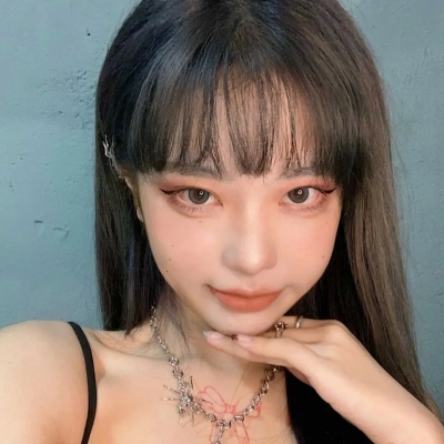 2025抖音很火的女生头像图片