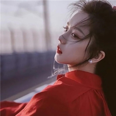 女生头像红色衣服
