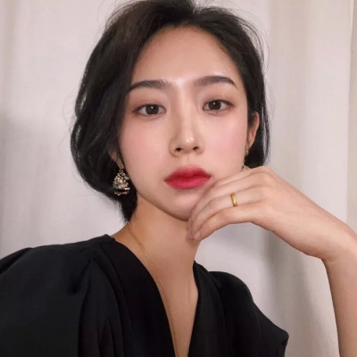 2025抖音很火的女生头像图片